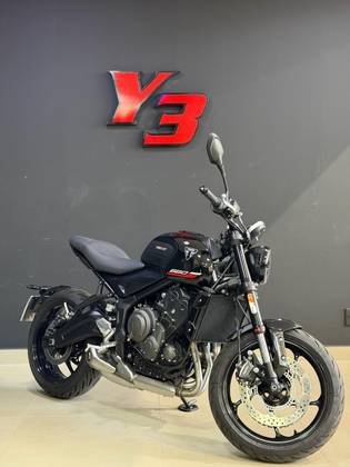 TRIUMPH TRIDENT 660 